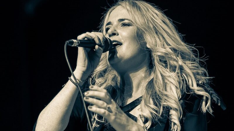 Elles Bailey: “Shining in the half light”