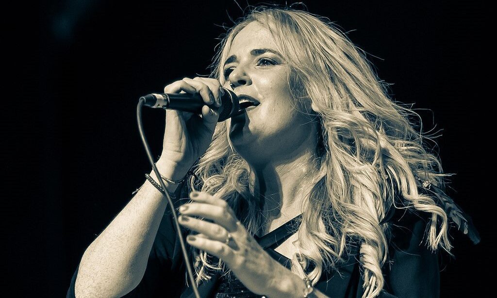 Elles Bailey: “Shining in the half light”