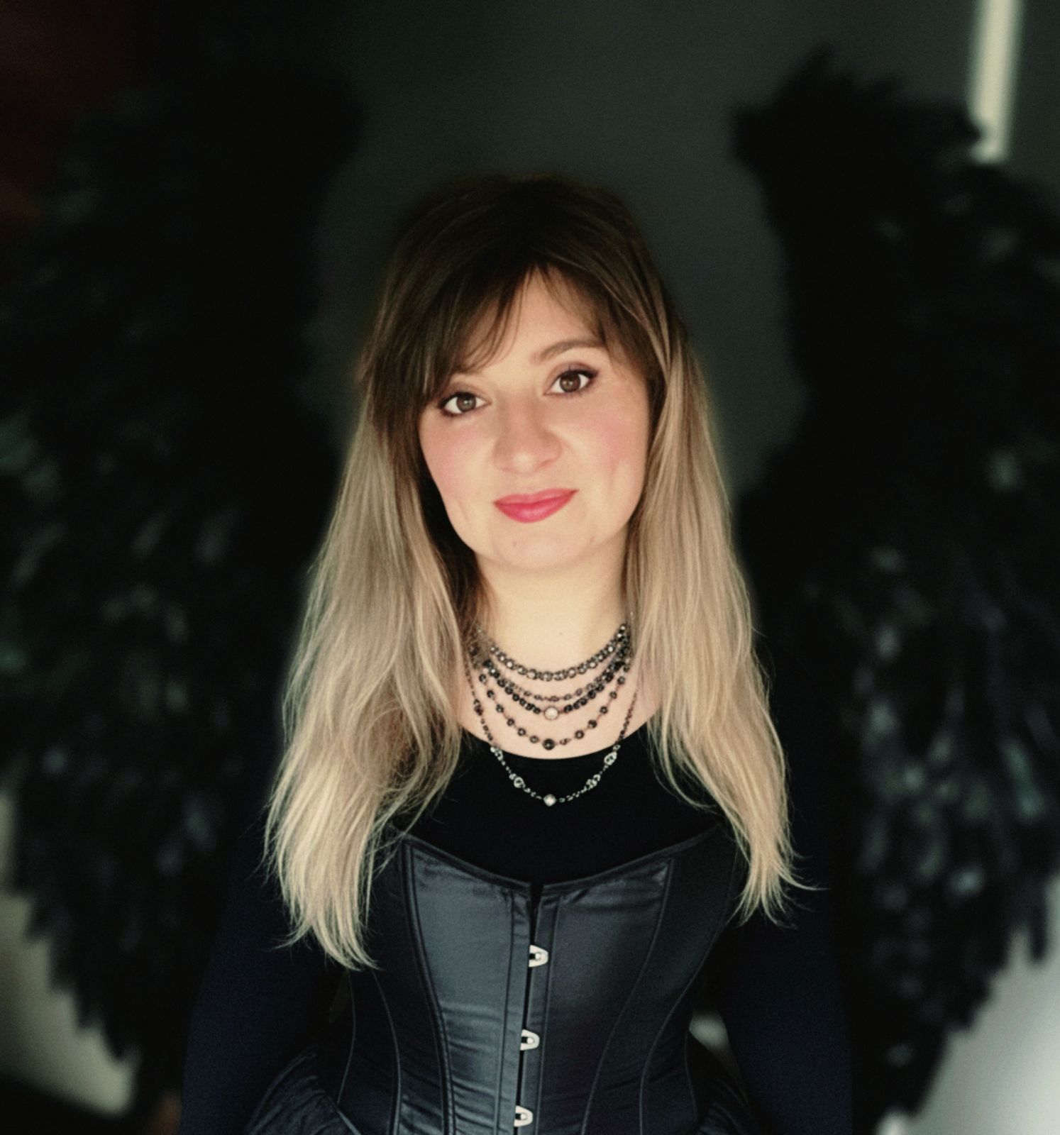 R&B alternativo: Un canto a la libertad interior, así suena “Aves Errantes” de Kella Stambuk