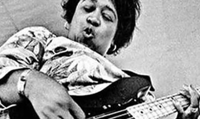 Queen Sylvia: La bajista del blues
