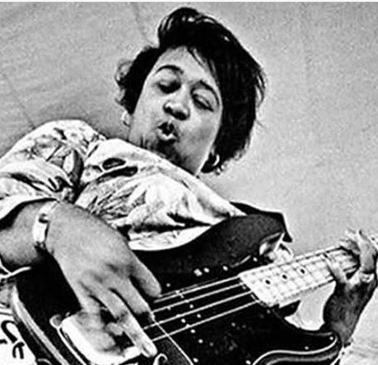 Queen Sylvia: La bajista del blues